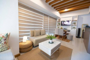 A2J Luxury 1BR Balcony Venice Suite Near Malls
